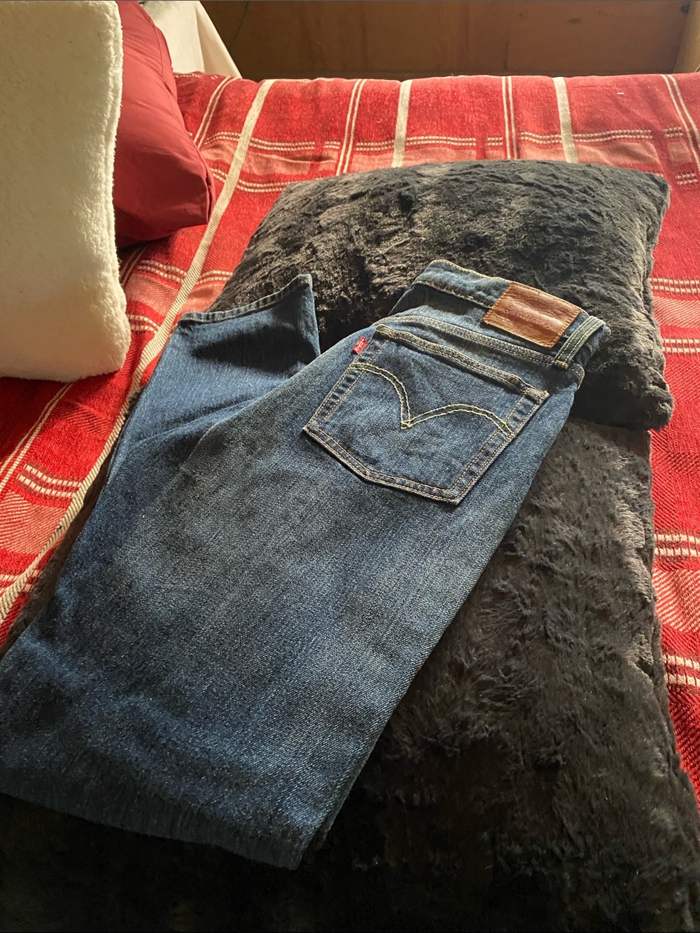 Levi's  women’s Straight Jeans in Dark Blue Denim size L 30 W 30